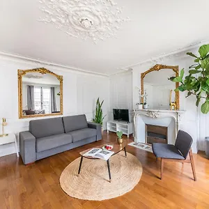 Bergere - 3*, Paris France
